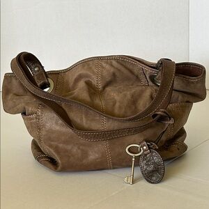 FOSSIL LONG LIVE VINTAGE SATCHEL WITH SIDE POCKETS AND A LEATHER FOB & KEY CHARM